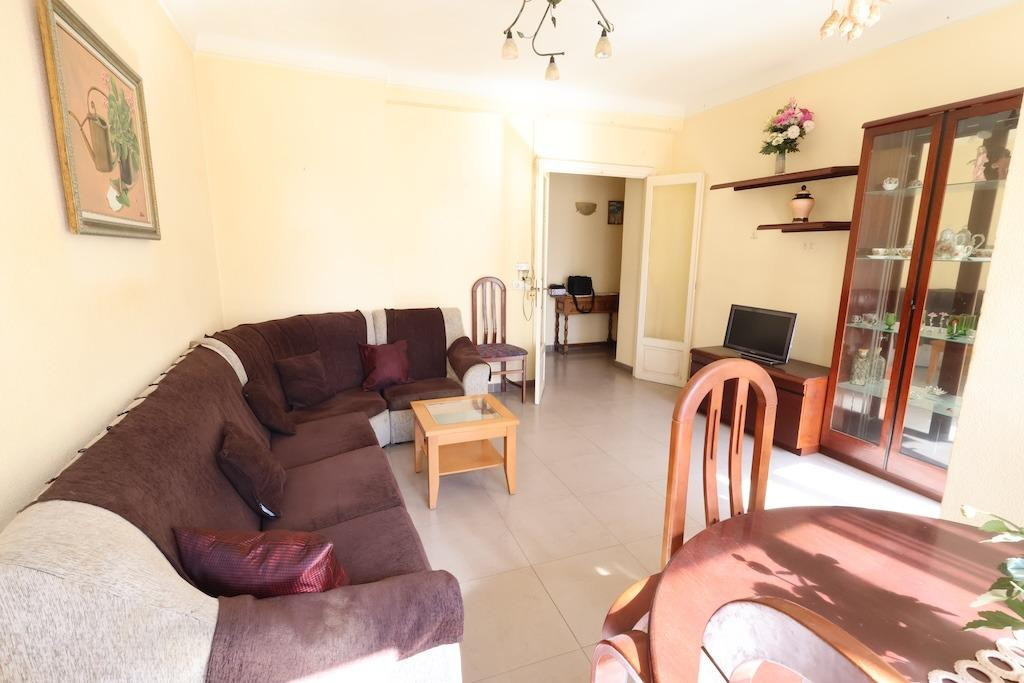 For sale - 3 Bedroom 1 Bathroom Apartment - Middle Floor Apartment in Torrevieja - Torrevieja Centro  - Alicante