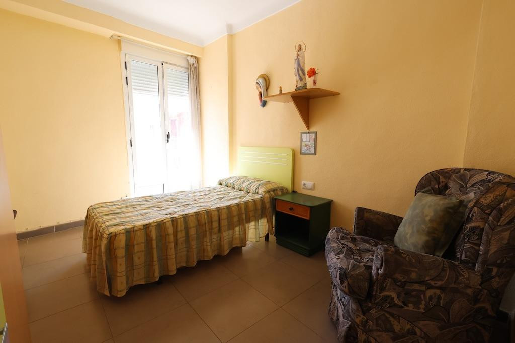 For sale - 3 Bedroom 1 Bathroom Apartment - Middle Floor Apartment in Torrevieja - Torrevieja Centro  - Alicante