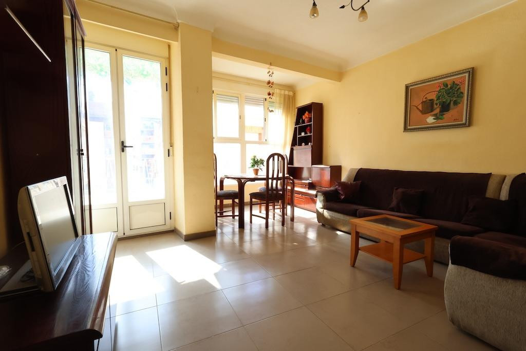 For sale - 3 Bedroom 1 Bathroom Apartment - Middle Floor Apartment in Torrevieja - Torrevieja Centro  - Alicante