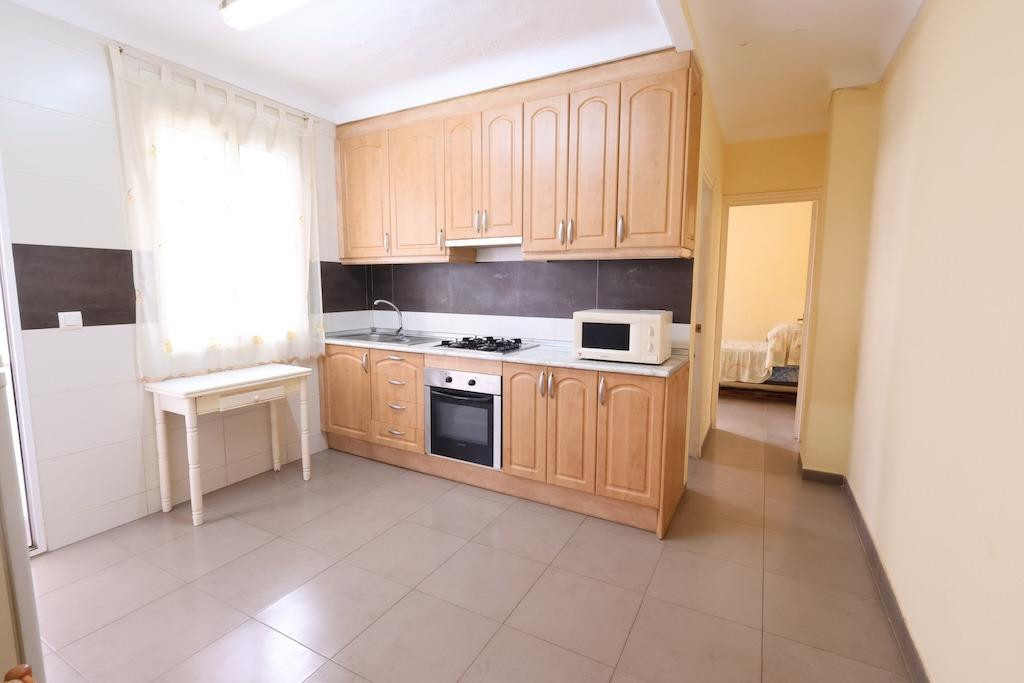 For sale - 3 Bedroom 1 Bathroom Apartment - Middle Floor Apartment in Torrevieja - Torrevieja Centro  - Alicante