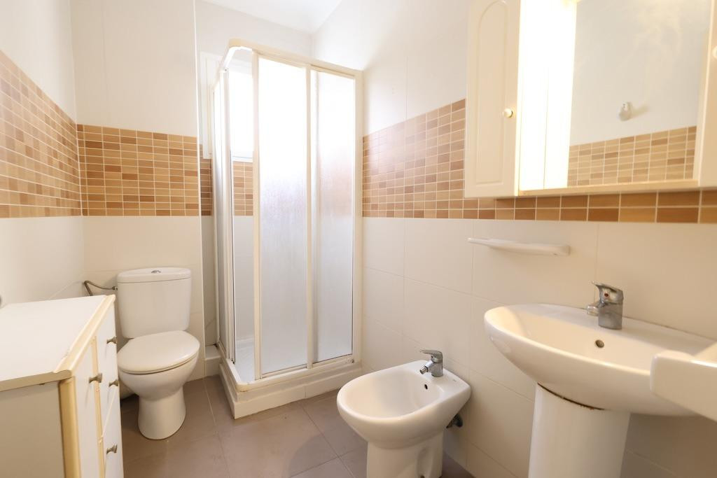 For sale - 3 Bedroom 1 Bathroom Apartment - Middle Floor Apartment in Torrevieja - Torrevieja Centro  - Alicante