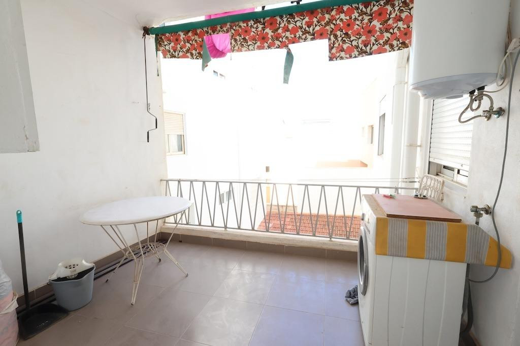 For sale - 3 Bedroom 1 Bathroom Apartment - Middle Floor Apartment in Torrevieja - Torrevieja Centro  - Alicante