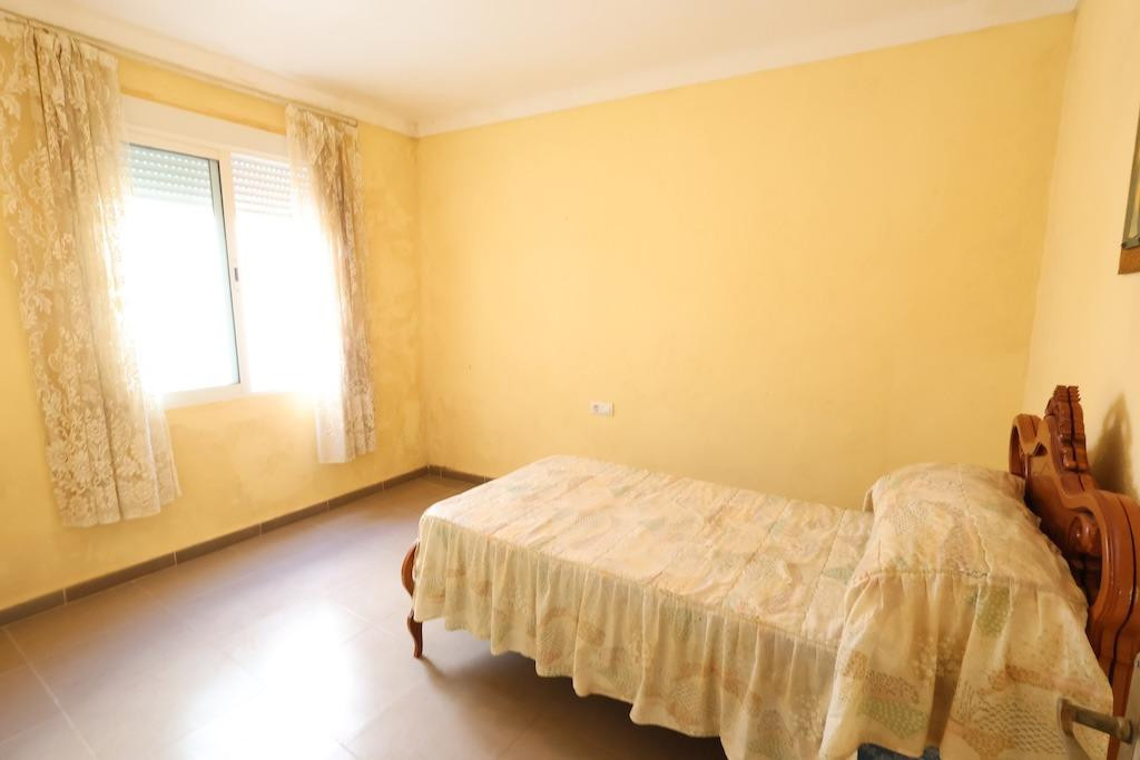 For sale - 3 Bedroom 1 Bathroom Apartment - Middle Floor Apartment in Torrevieja - Torrevieja Centro  - Alicante