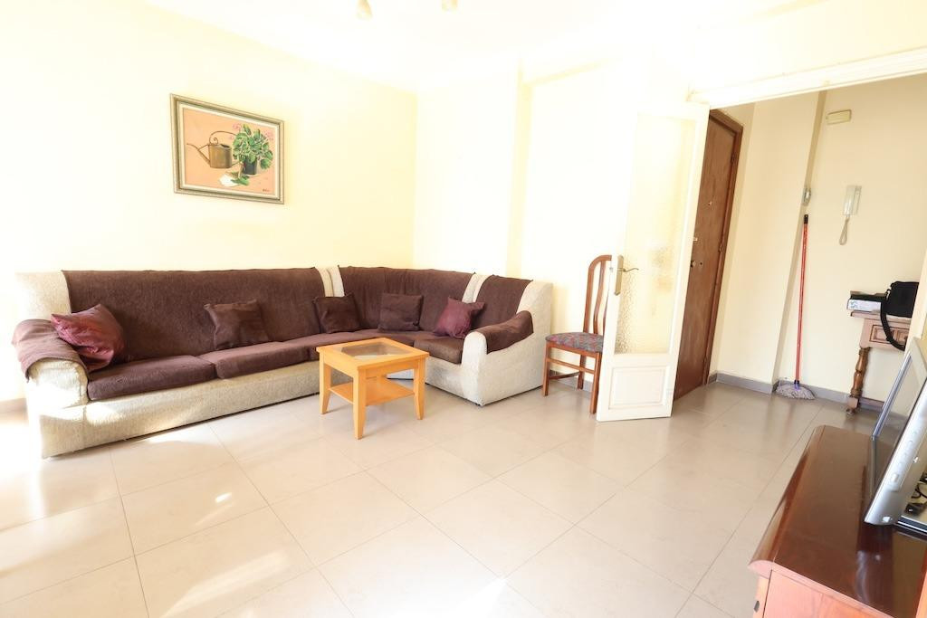 For sale - 3 Bedroom 1 Bathroom Apartment - Middle Floor Apartment in Torrevieja - Torrevieja Centro  - Alicante