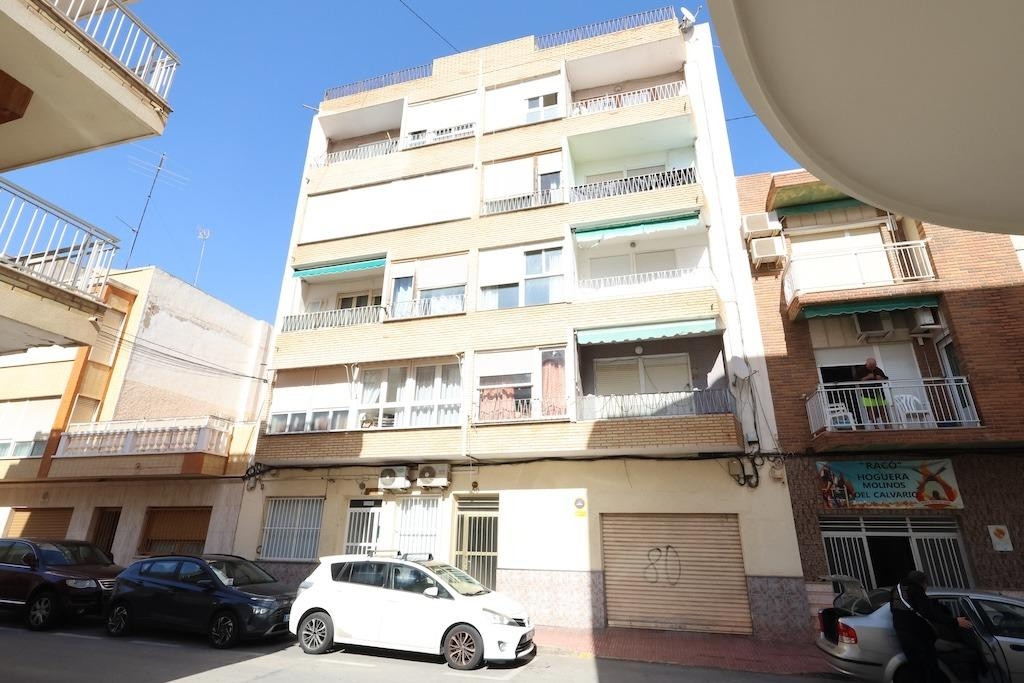 3 Bedroom 1 Bathroom Apartment - Middle Floor Apartment in Torrevieja