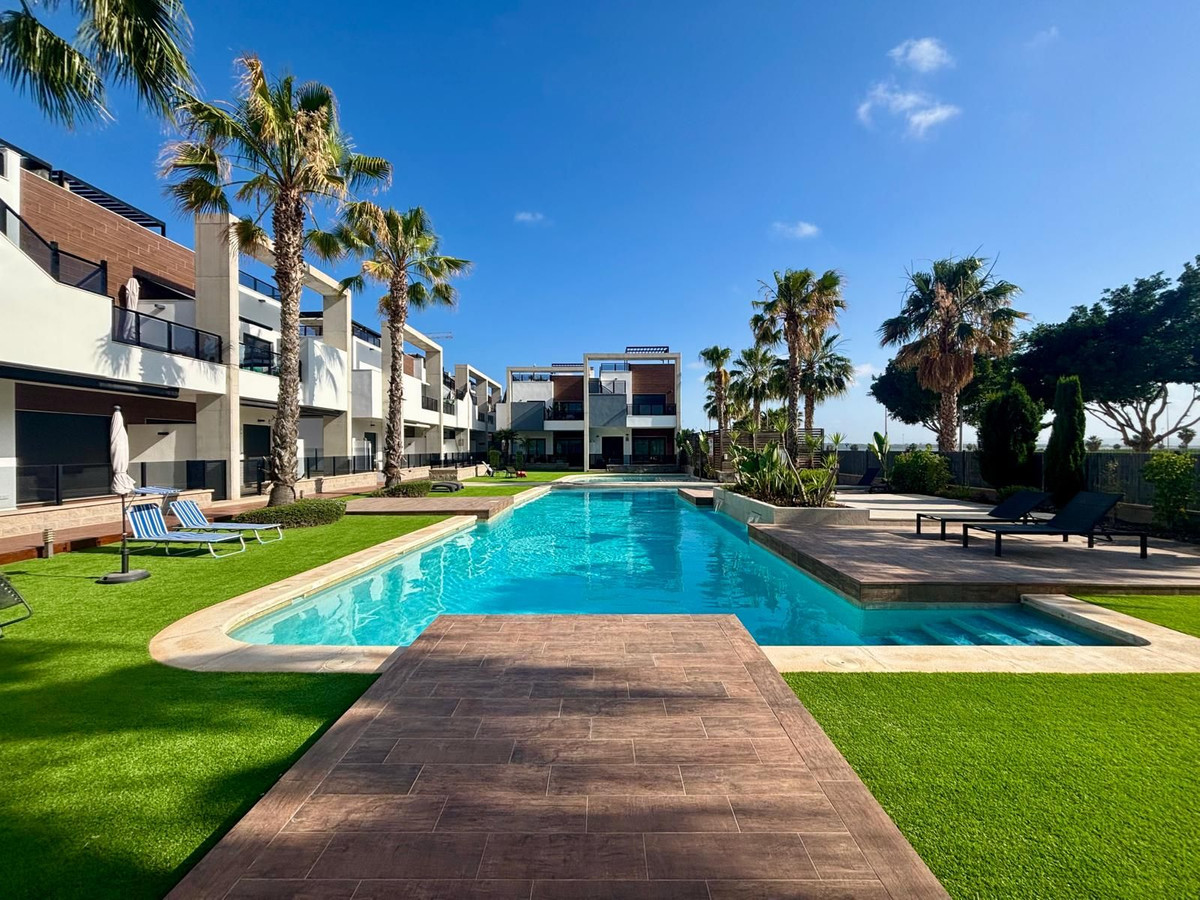 For sale - 2 Bedroom 2 Bathroom Apartment - Top Floor Apartment in Guardamar del Segura - Guardamar del Segura Centro  - Alicante