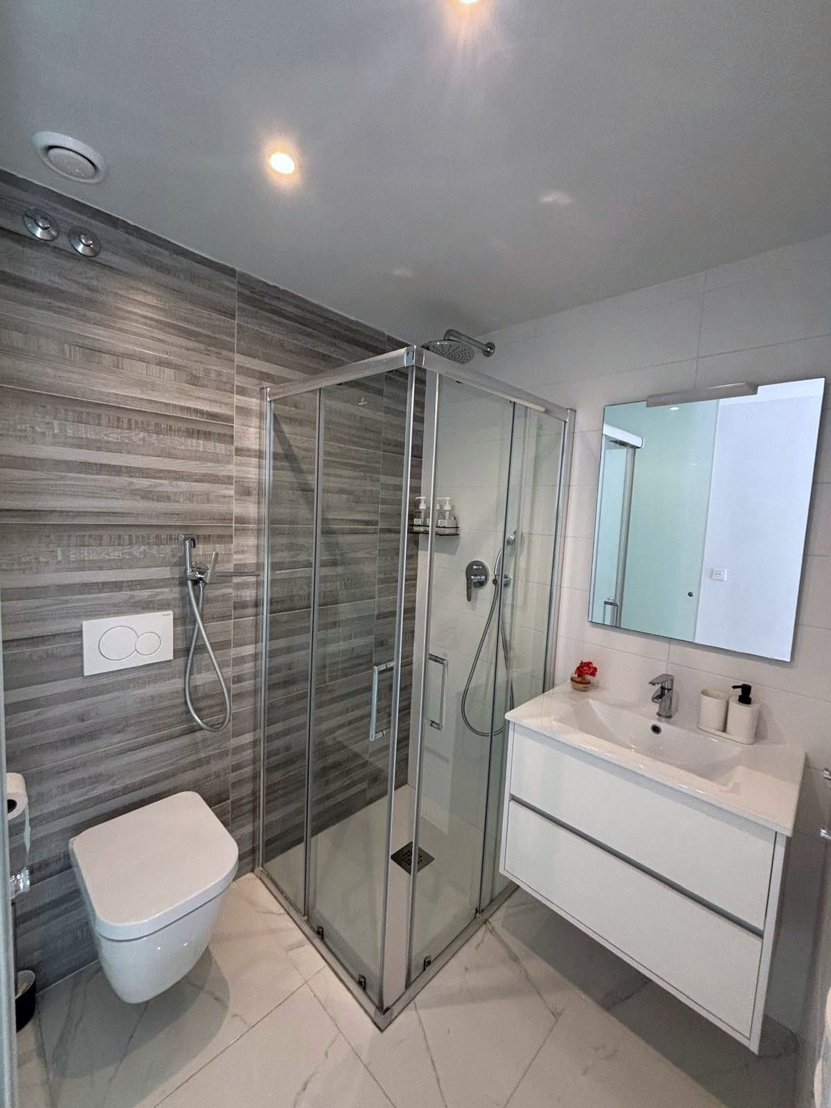 For sale - 2 Bedroom 2 Bathroom Apartment - Top Floor Apartment in Guardamar del Segura - Guardamar del Segura Centro  - Alicante