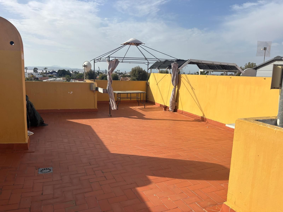 For sale - 2 Bedroom 1 Bathroom Apartment - Top Floor Apartment in Torrevieja - Torrevieja Centro  - Alicante