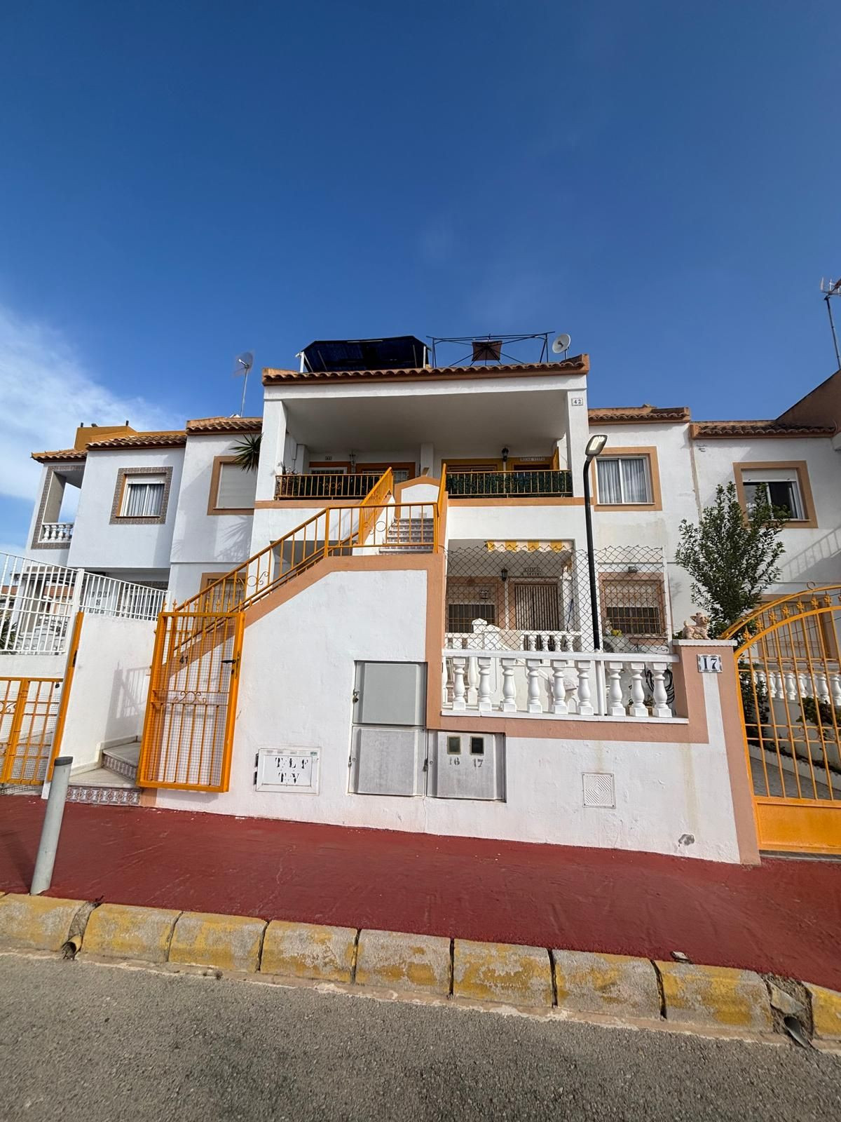 For sale - 2 Bedroom 1 Bathroom Apartment - Top Floor Apartment in Torrevieja - Torrevieja Centro  - Alicante
