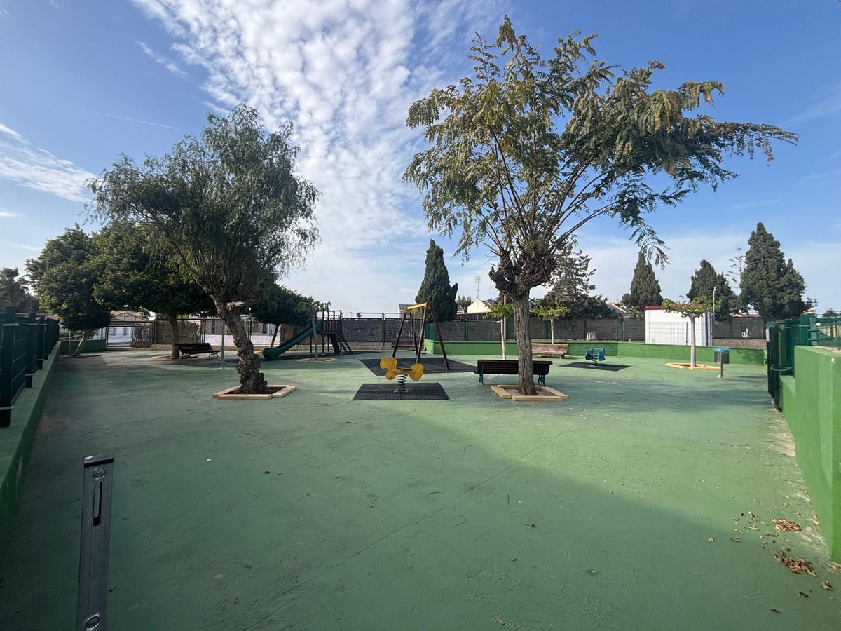 For sale - 2 Bedroom 1 Bathroom Apartment - Top Floor Apartment in Torrevieja - Torrevieja Centro  - Alicante