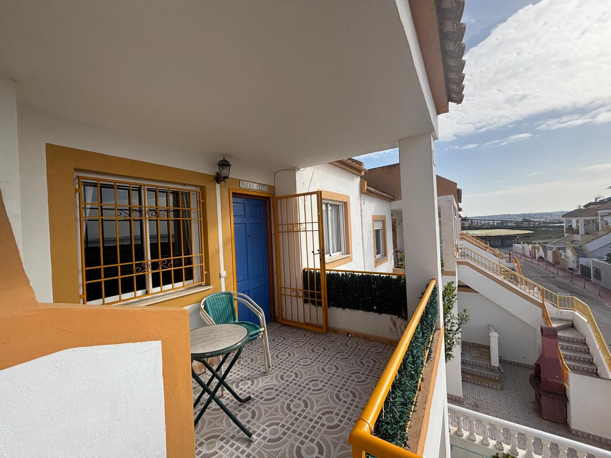 For sale - 2 Bedroom 1 Bathroom Apartment - Top Floor Apartment in Torrevieja - Torrevieja Centro  - Alicante