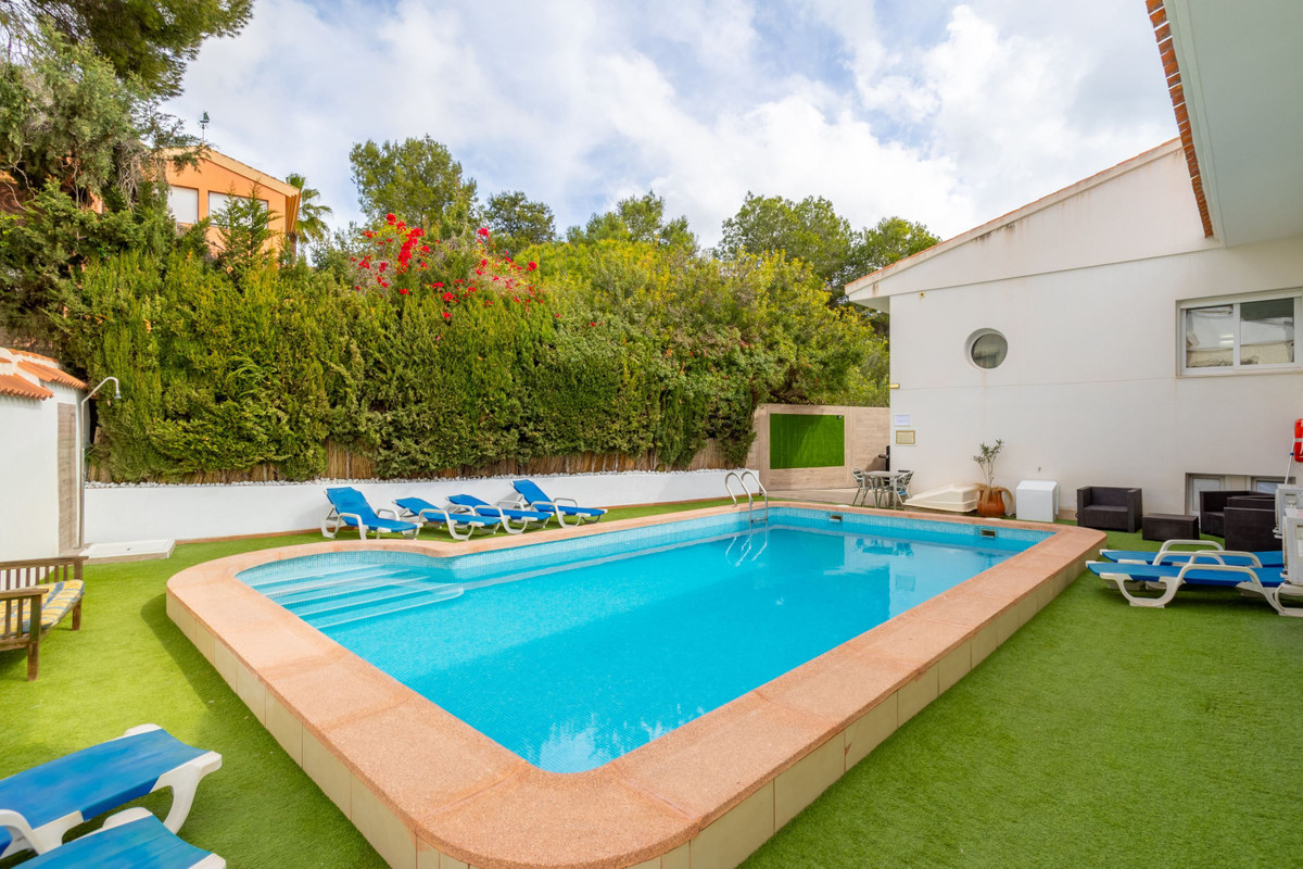 For sale - 8 Bedroom 5 Bathroom House - Detached Villa in Orihuela - Campoamor  - Alicante