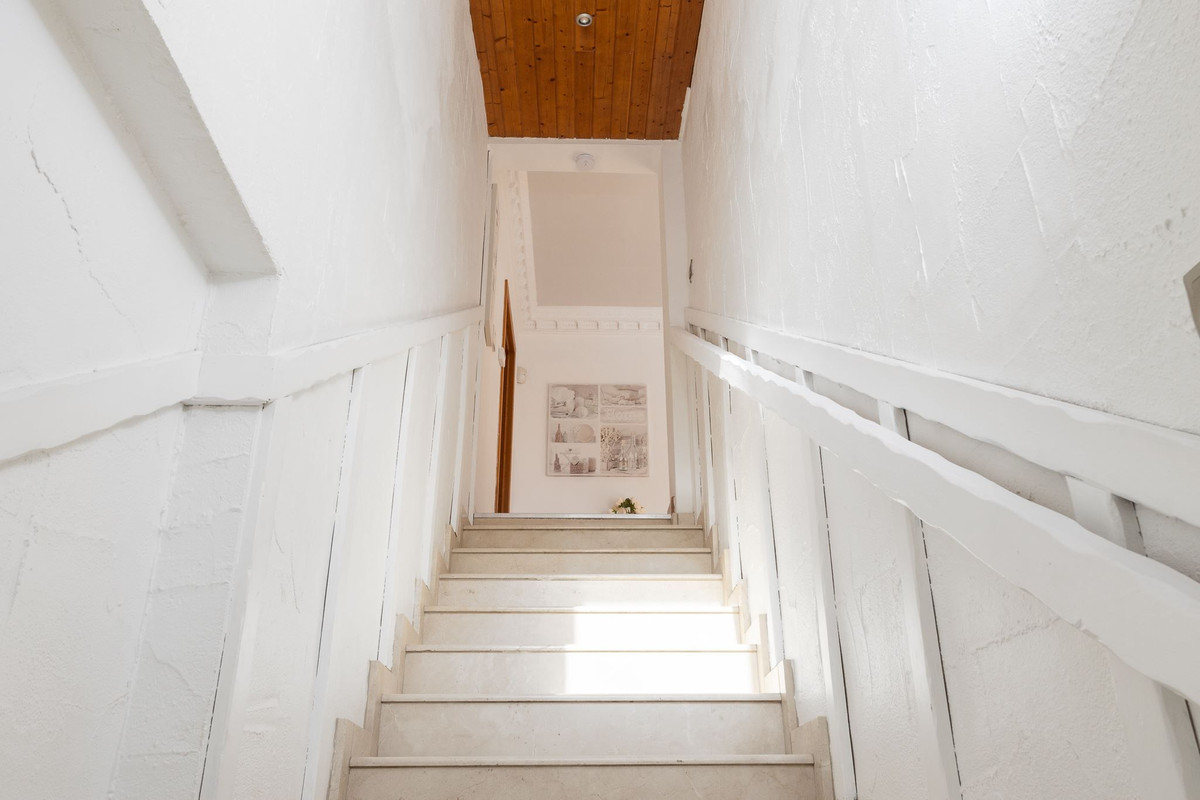 For sale - 8 Bedroom 5 Bathroom House - Detached Villa in Orihuela - Campoamor  - Alicante