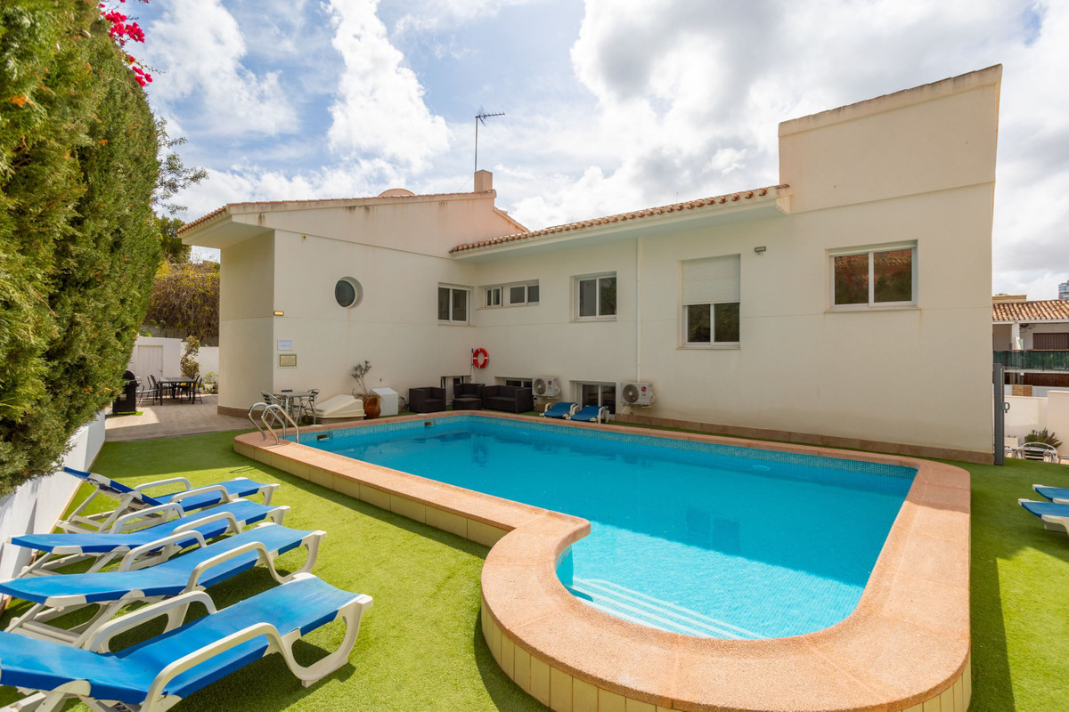 For sale - 8 Bedroom 5 Bathroom House - Detached Villa in Orihuela - Campoamor  - Alicante