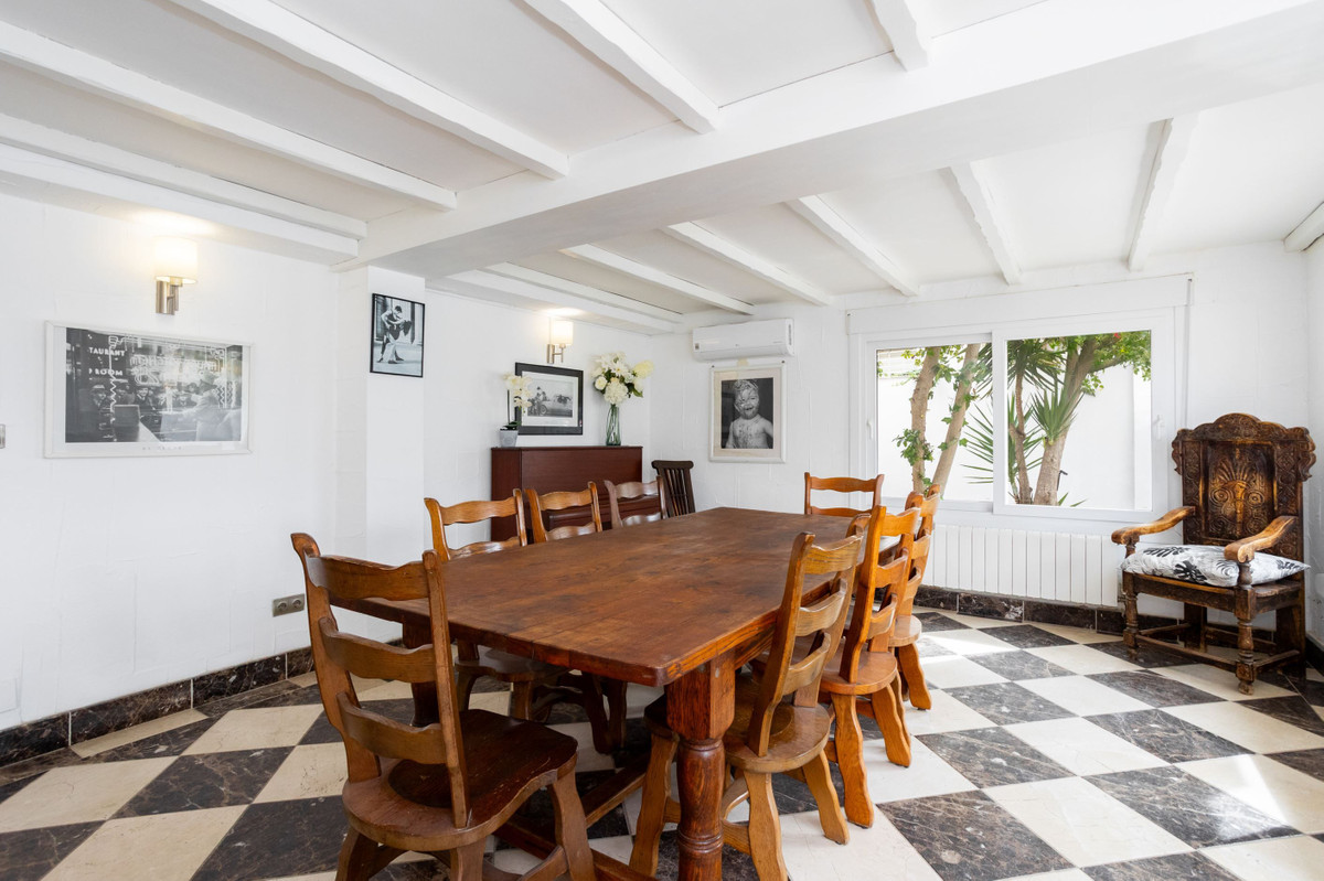 For sale - 8 Bedroom 5 Bathroom House - Detached Villa in Orihuela - Campoamor  - Alicante