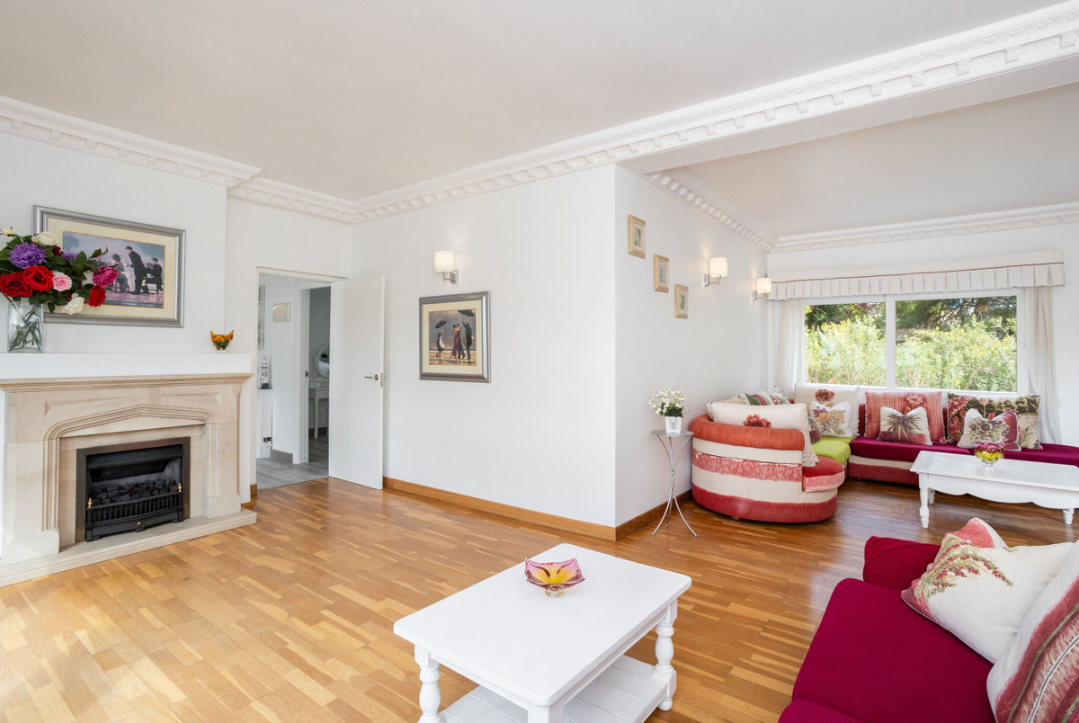 For sale - 8 Bedroom 5 Bathroom House - Detached Villa in Orihuela - Campoamor  - Alicante
