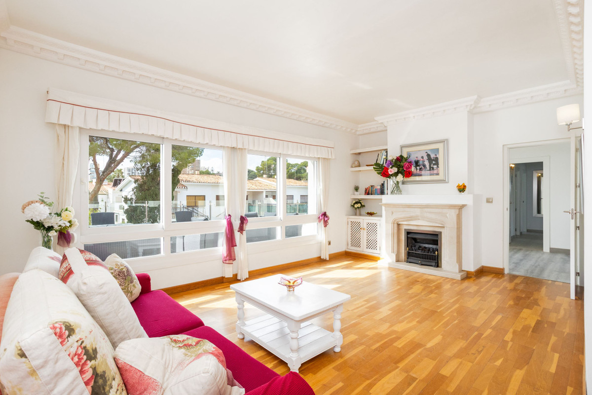 For sale - 8 Bedroom 5 Bathroom House - Detached Villa in Orihuela - Campoamor  - Alicante