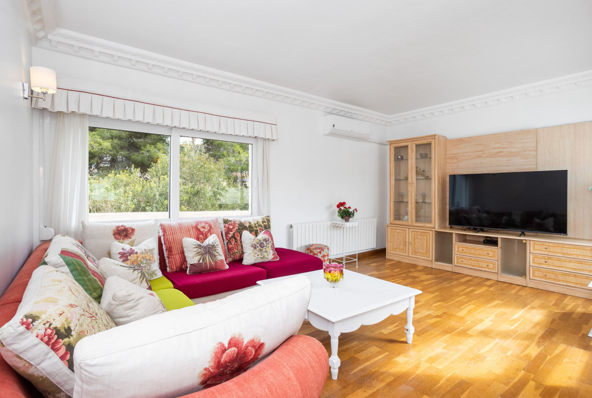 For sale - 8 Bedroom 5 Bathroom House - Detached Villa in Orihuela - Campoamor  - Alicante