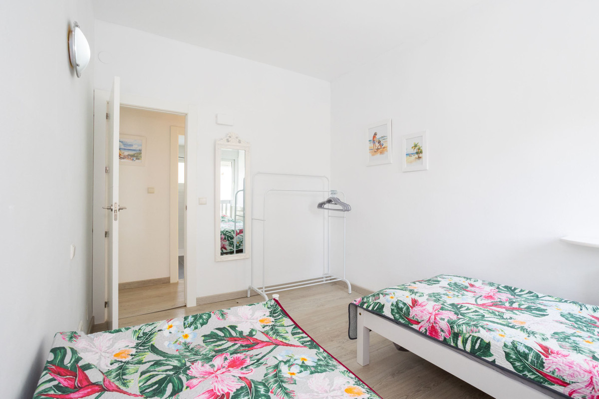 For sale - 8 Bedroom 5 Bathroom House - Detached Villa in Orihuela - Campoamor  - Alicante