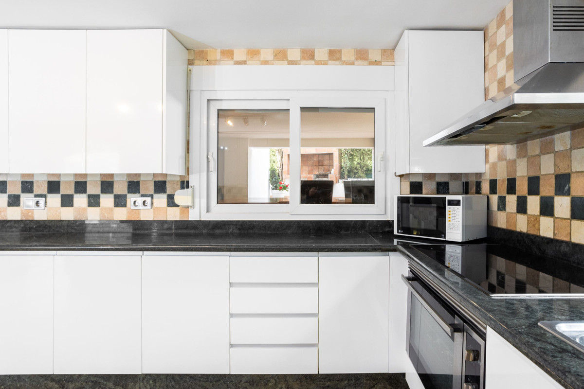 For sale - 8 Bedroom 5 Bathroom House - Detached Villa in Orihuela - Campoamor  - Alicante