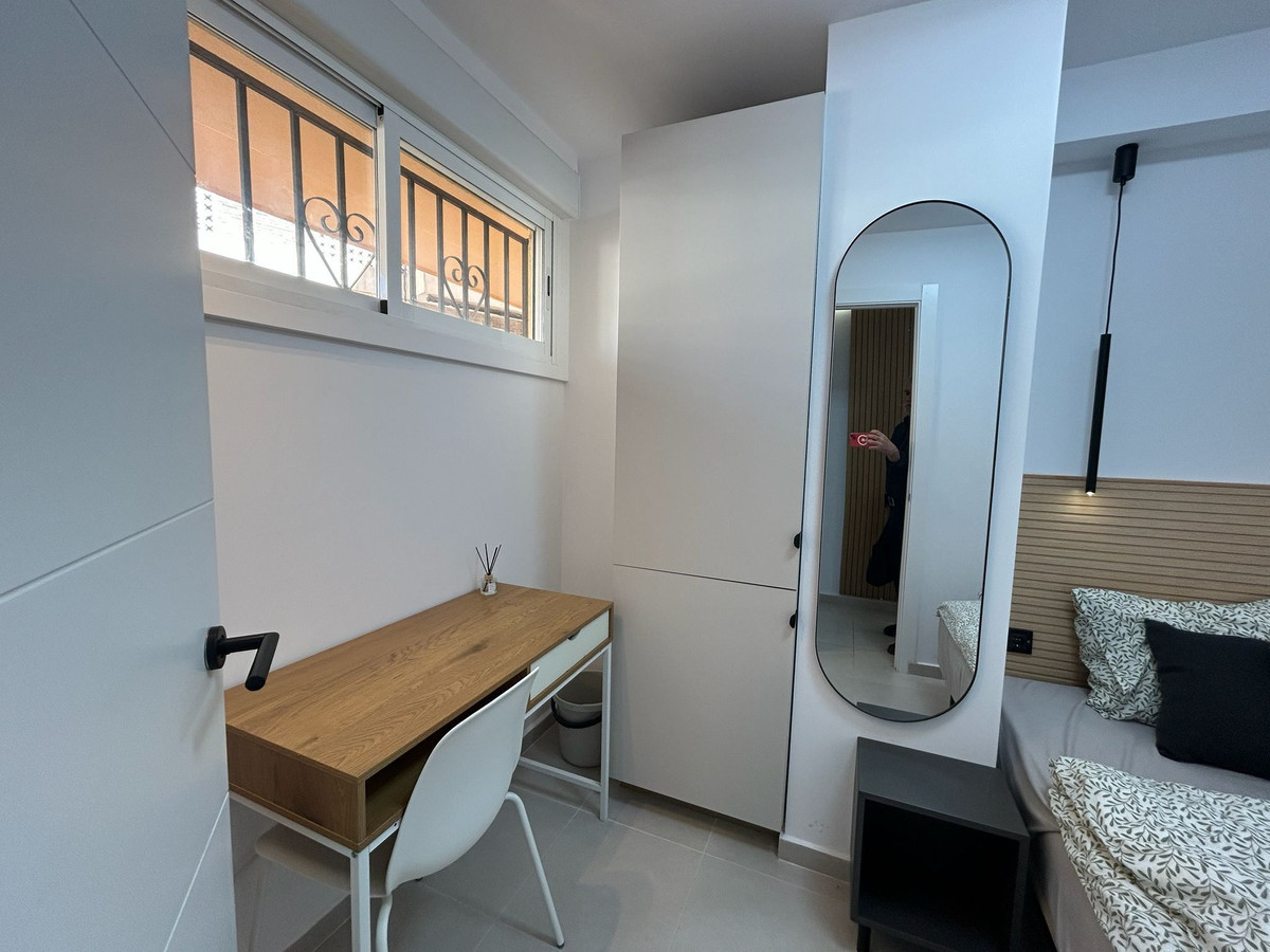 For sale - 3 Bedroom 2 Bathroom Apartment - Middle Floor Apartment in Torrevieja - Torrevieja Centro  - Alicante