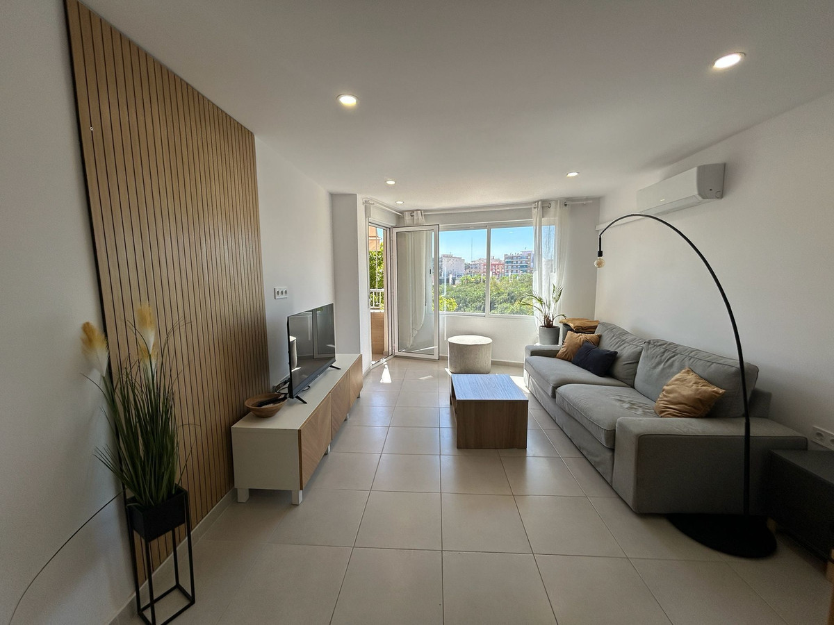 For sale - 3 Bedroom 2 Bathroom Apartment - Middle Floor Apartment in Torrevieja - Torrevieja Centro  - Alicante