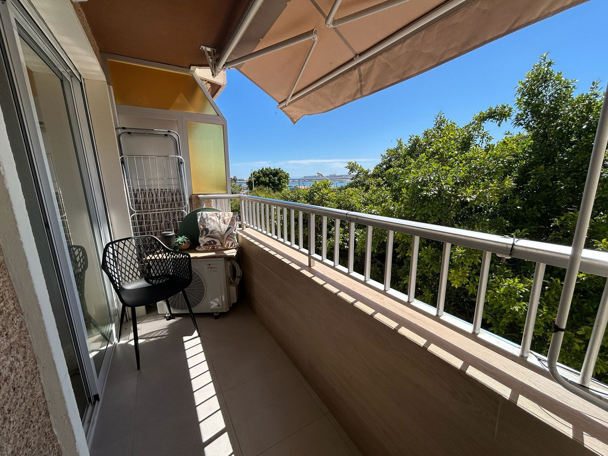 For sale - 3 Bedroom 2 Bathroom Apartment - Middle Floor Apartment in Torrevieja - Torrevieja Centro  - Alicante