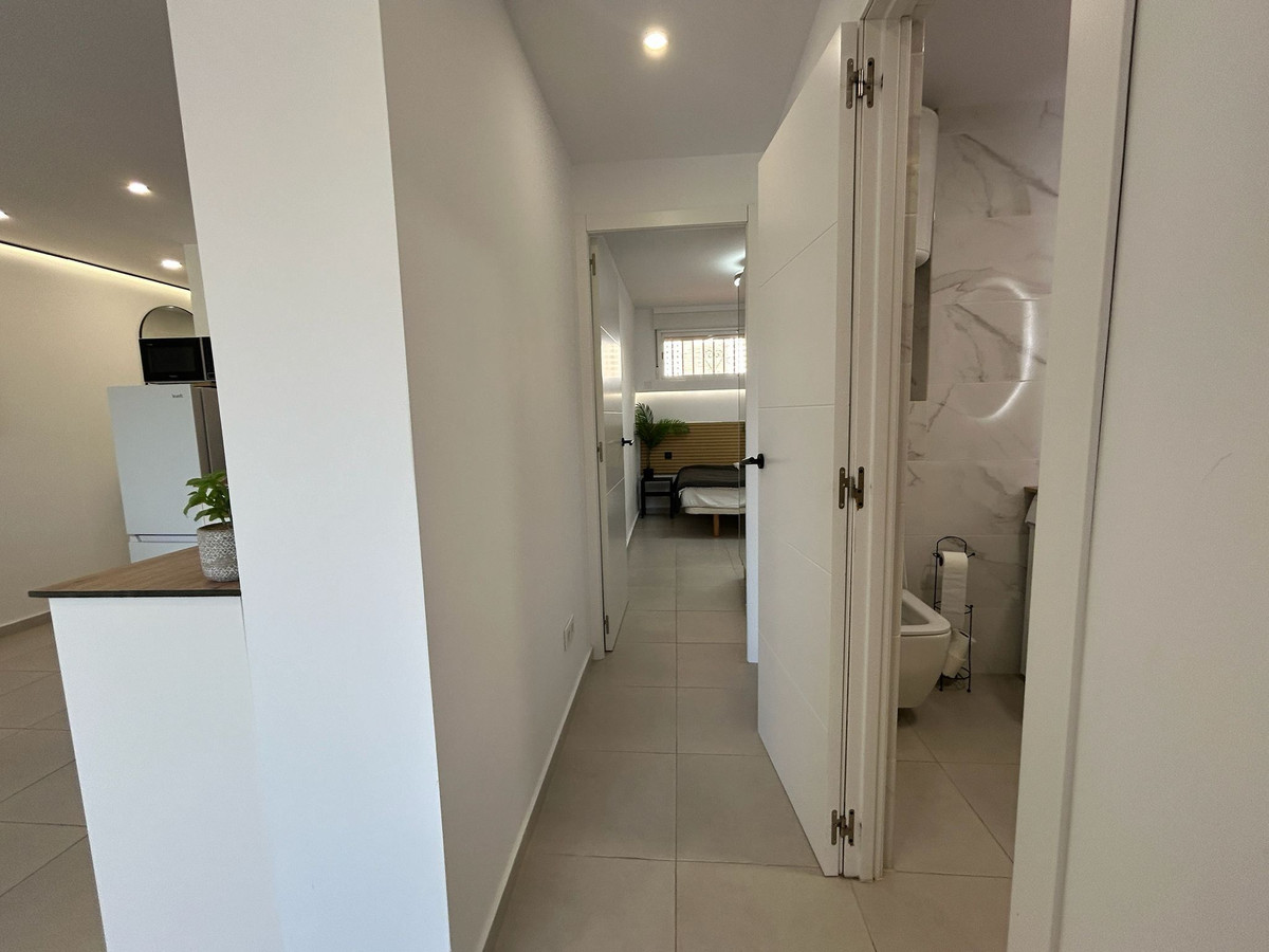 For sale - 3 Bedroom 2 Bathroom Apartment - Middle Floor Apartment in Torrevieja - Torrevieja Centro  - Alicante