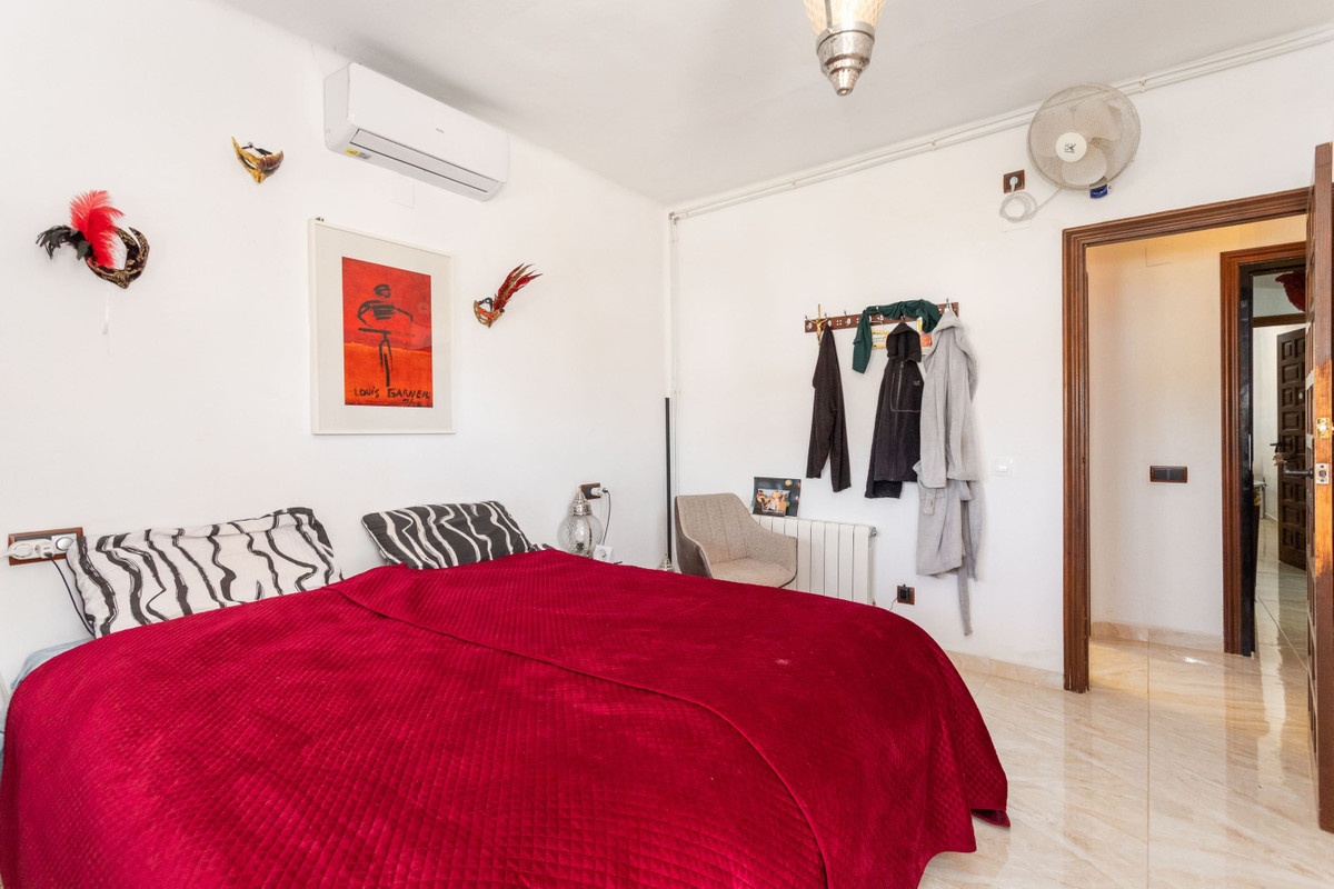 For sale - 4 Bedroom 2 Bathroom House - Detached Villa in Orihuela - Villamartin  - Alicante