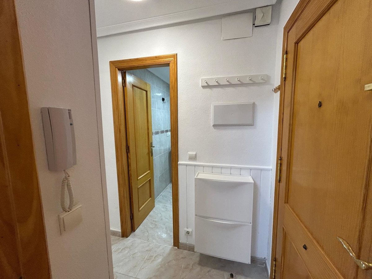 For sale - 2 Bedroom 2 Bathroom Apartment - Middle Floor Apartment in Torrevieja - Torrevieja Centro  - Alicante