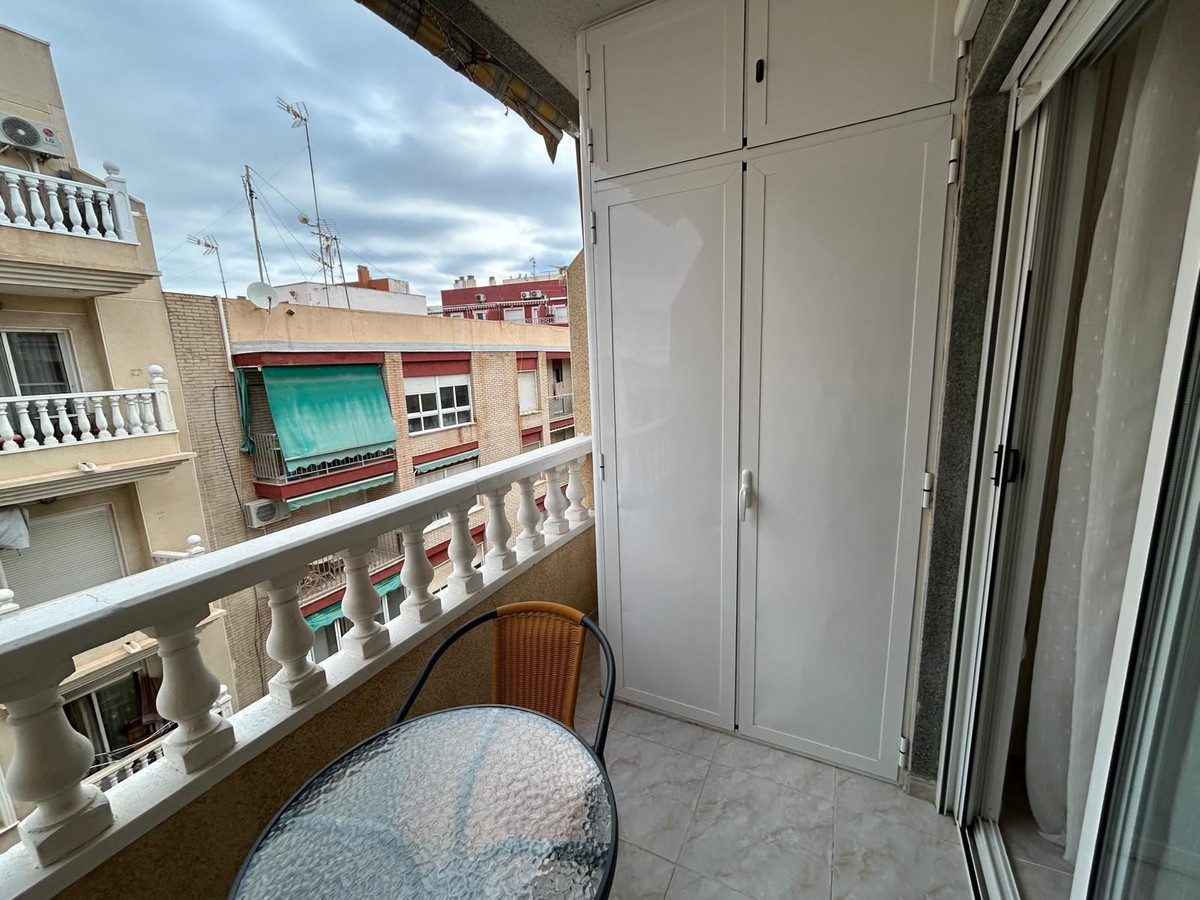 For sale - 2 Bedroom 2 Bathroom Apartment - Middle Floor Apartment in Torrevieja - Torrevieja Centro  - Alicante