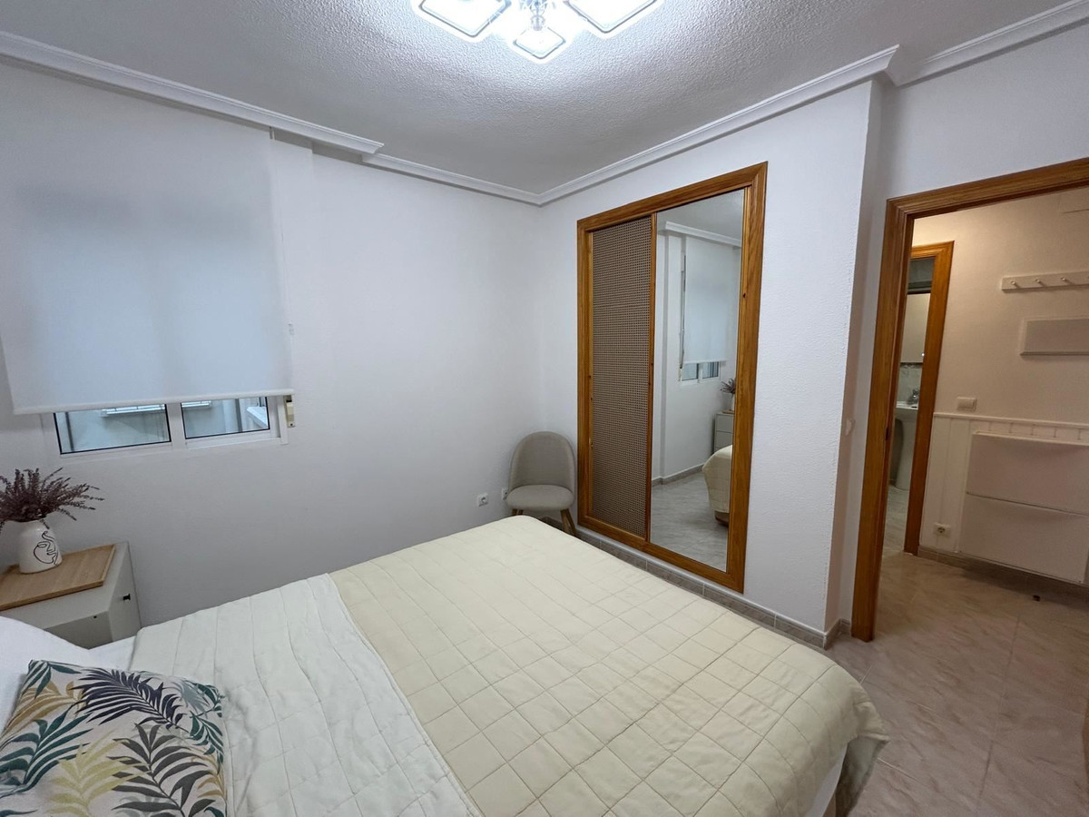 For sale - 2 Bedroom 2 Bathroom Apartment - Middle Floor Apartment in Torrevieja - Torrevieja Centro  - Alicante