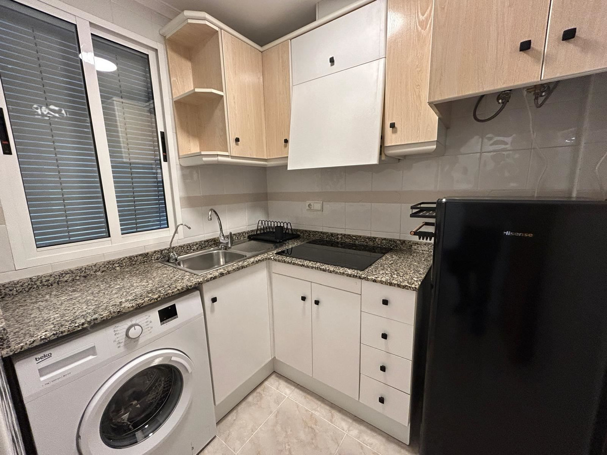 For sale - 2 Bedroom 2 Bathroom Apartment - Middle Floor Apartment in Torrevieja - Torrevieja Centro  - Alicante