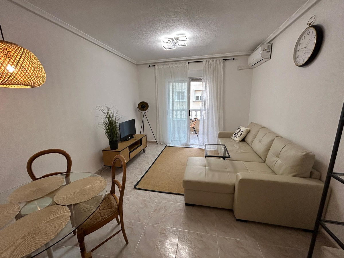 For sale - 2 Bedroom 2 Bathroom Apartment - Middle Floor Apartment in Torrevieja - Torrevieja Centro  - Alicante