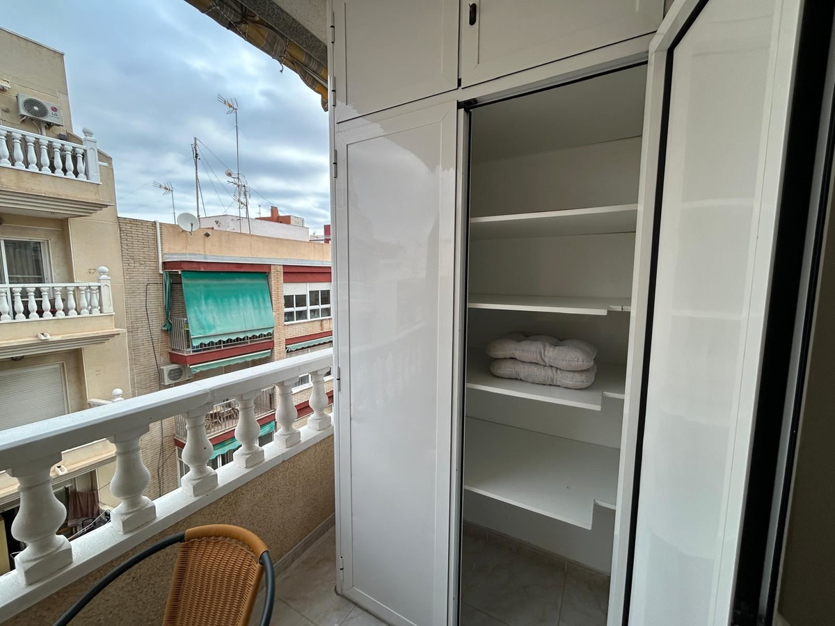 For sale - 2 Bedroom 2 Bathroom Apartment - Middle Floor Apartment in Torrevieja - Torrevieja Centro  - Alicante