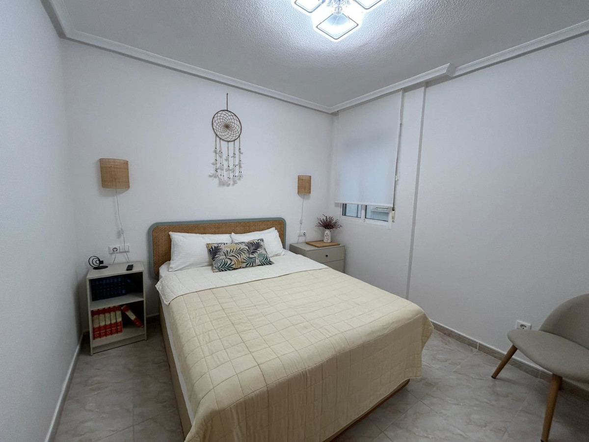For sale - 2 Bedroom 2 Bathroom Apartment - Middle Floor Apartment in Torrevieja - Torrevieja Centro  - Alicante