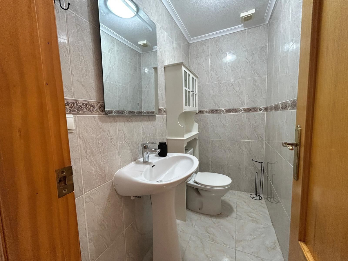 For sale - 2 Bedroom 2 Bathroom Apartment - Middle Floor Apartment in Torrevieja - Torrevieja Centro  - Alicante