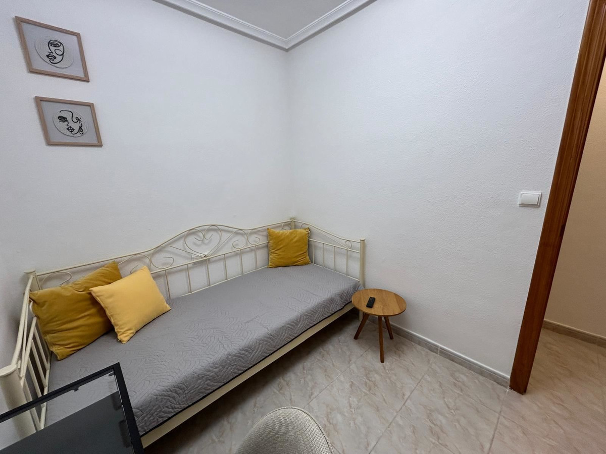 For sale - 2 Bedroom 2 Bathroom Apartment - Middle Floor Apartment in Torrevieja - Torrevieja Centro  - Alicante