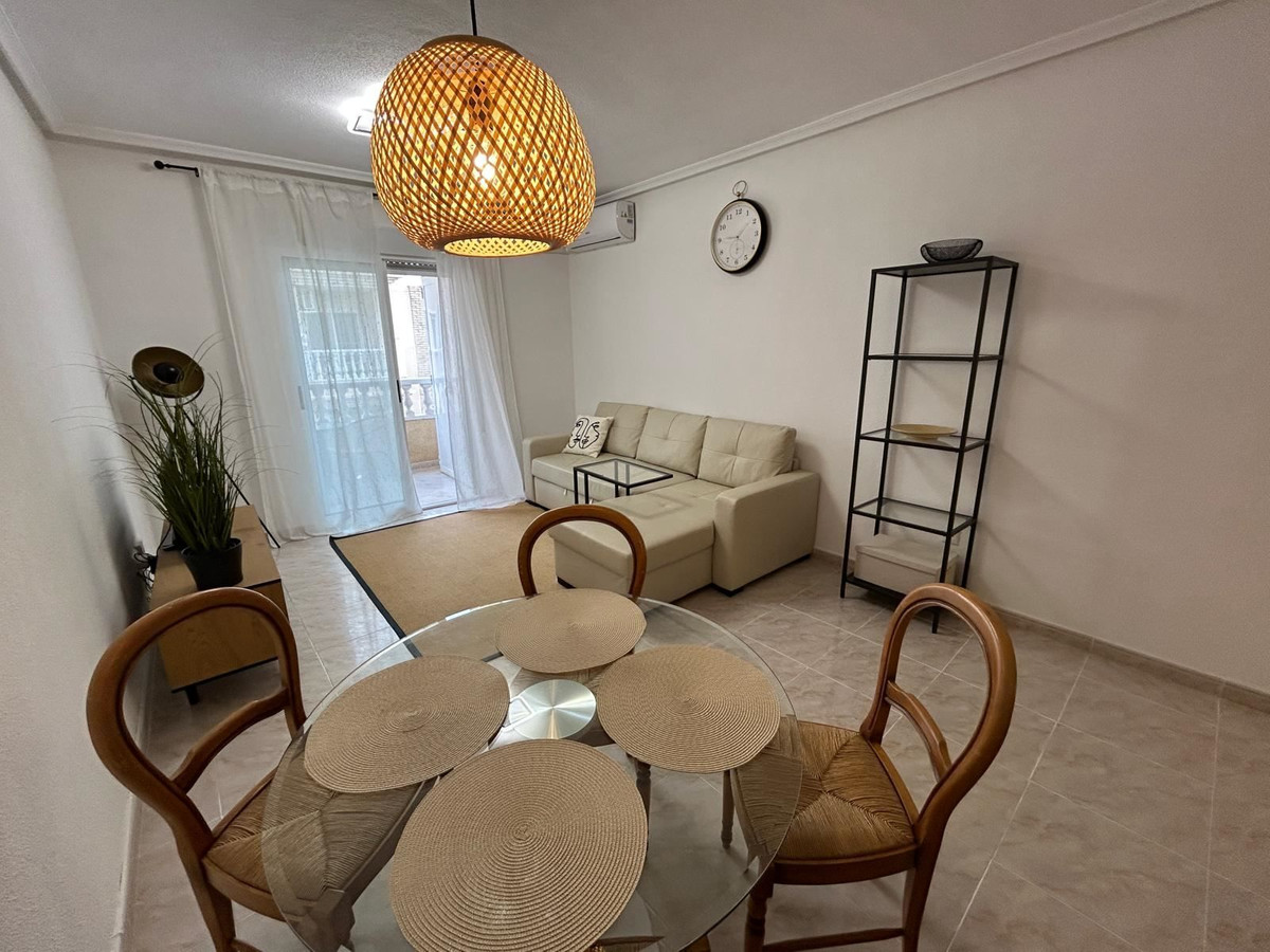 For sale - 2 Bedroom 2 Bathroom Apartment - Middle Floor Apartment in Torrevieja - Torrevieja Centro  - Alicante