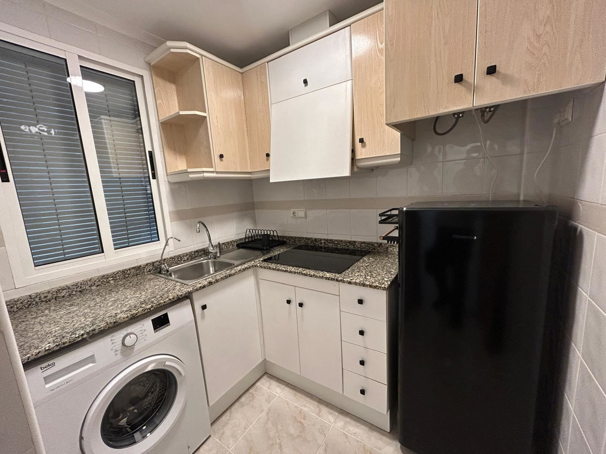 For sale - 2 Bedroom 2 Bathroom Apartment - Middle Floor Apartment in Torrevieja - Torrevieja Centro  - Alicante