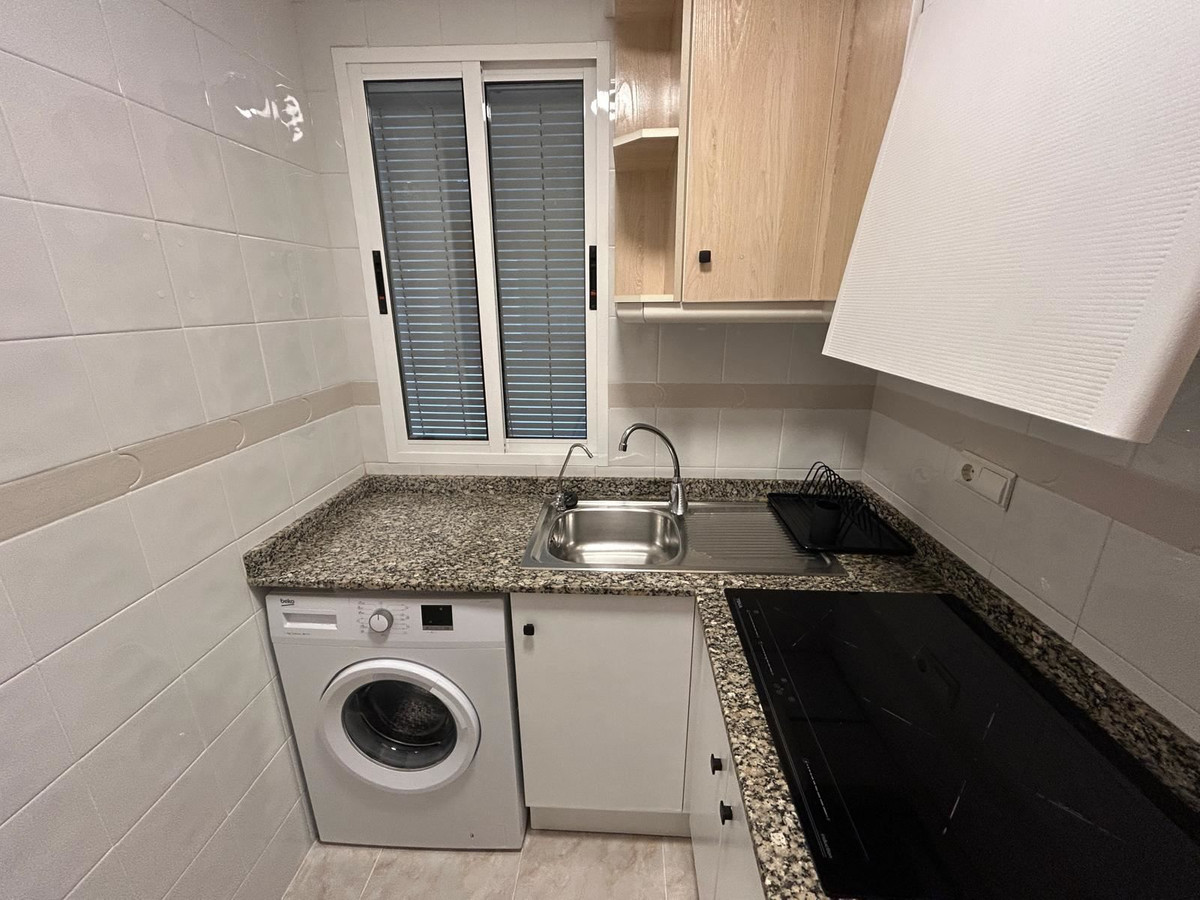 For sale - 2 Bedroom 2 Bathroom Apartment - Middle Floor Apartment in Torrevieja - Torrevieja Centro  - Alicante