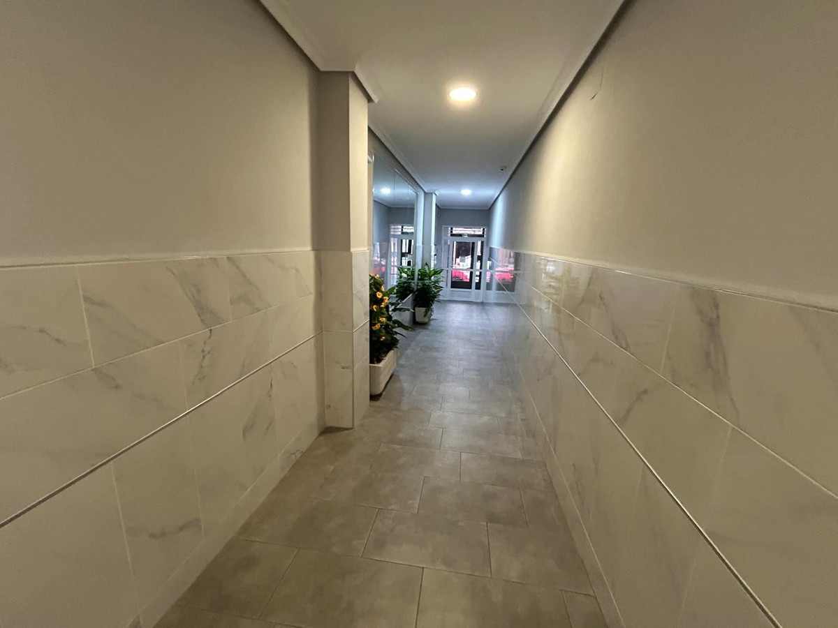 For sale - 2 Bedroom 2 Bathroom Apartment - Middle Floor Apartment in Torrevieja - Torrevieja Centro  - Alicante