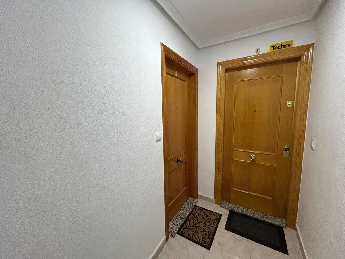 For sale - 2 Bedroom 2 Bathroom Apartment - Middle Floor Apartment in Torrevieja - Torrevieja Centro  - Alicante