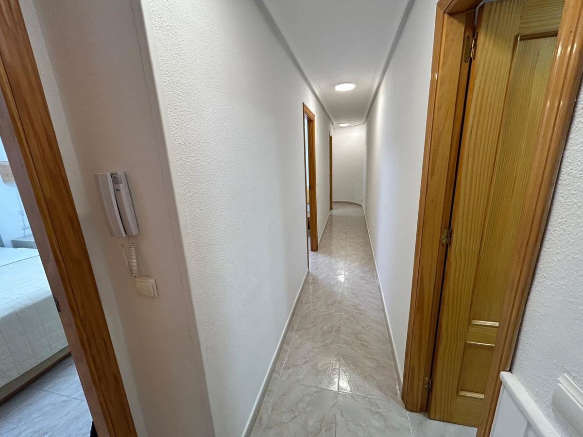 For sale - 2 Bedroom 2 Bathroom Apartment - Middle Floor Apartment in Torrevieja - Torrevieja Centro  - Alicante