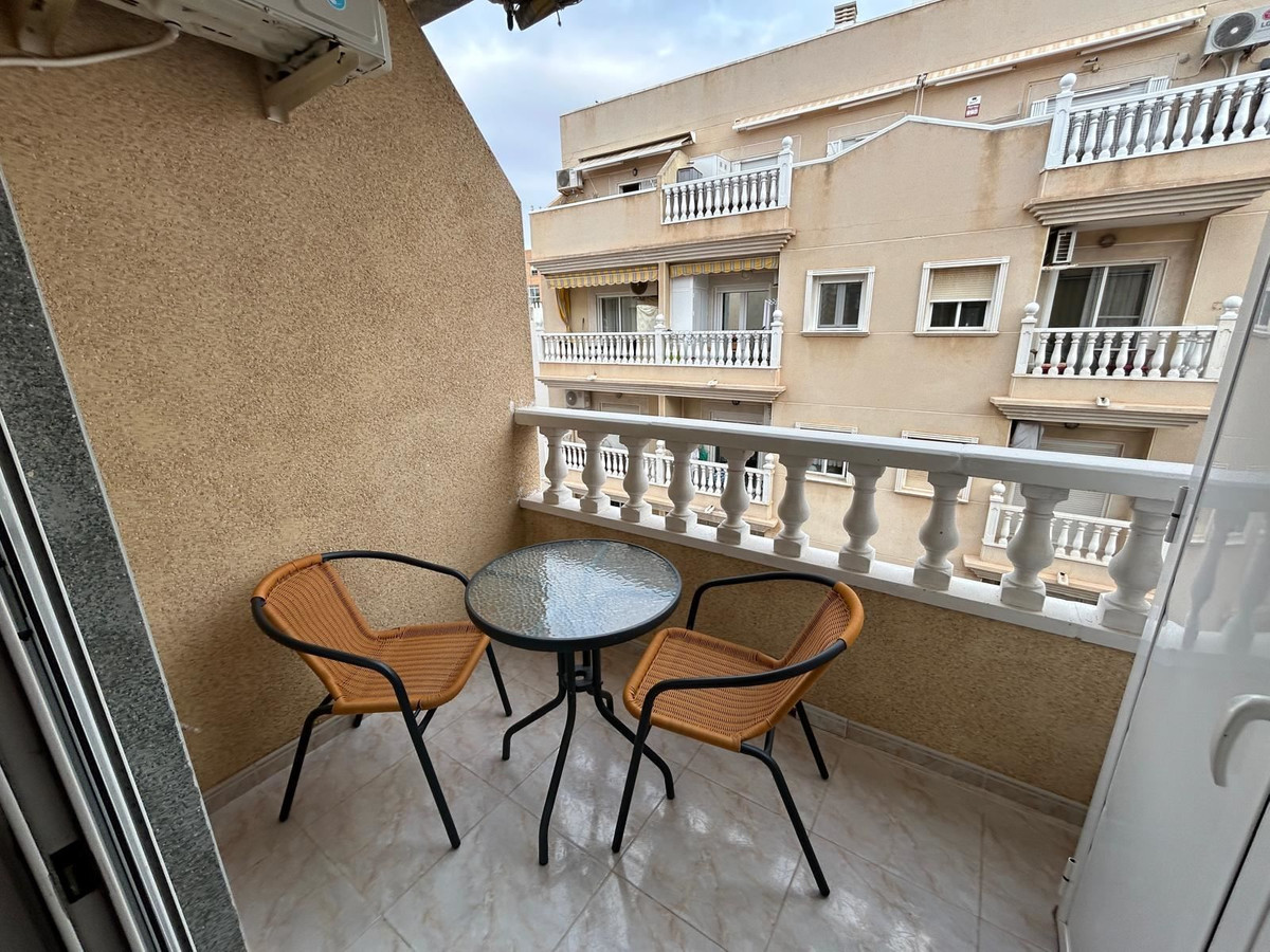 For sale - 2 Bedroom 2 Bathroom Apartment - Middle Floor Apartment in Torrevieja - Torrevieja Centro  - Alicante