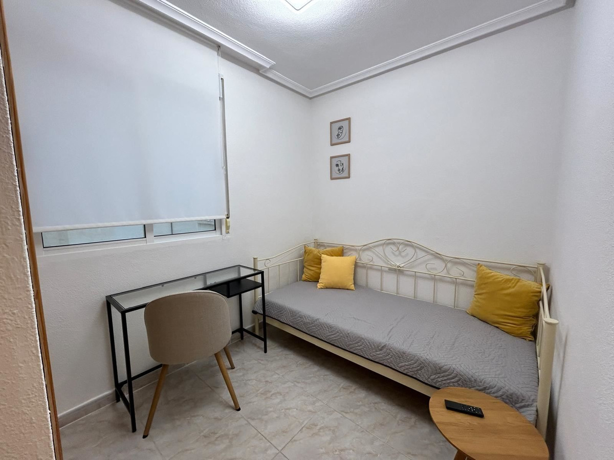 For sale - 2 Bedroom 2 Bathroom Apartment - Middle Floor Apartment in Torrevieja - Torrevieja Centro  - Alicante