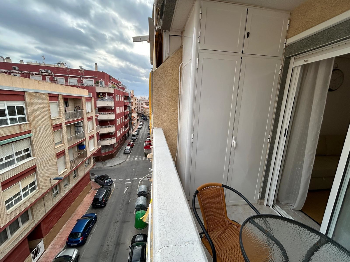 For sale - 2 Bedroom 2 Bathroom Apartment - Middle Floor Apartment in Torrevieja - Torrevieja Centro  - Alicante