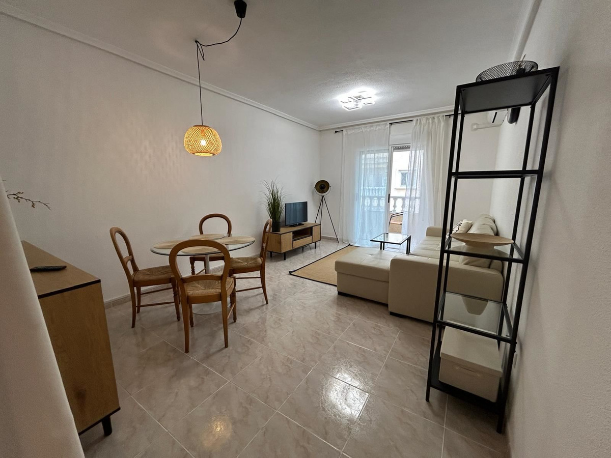 For sale - 2 Bedroom 2 Bathroom Apartment - Middle Floor Apartment in Torrevieja - Torrevieja Centro  - Alicante