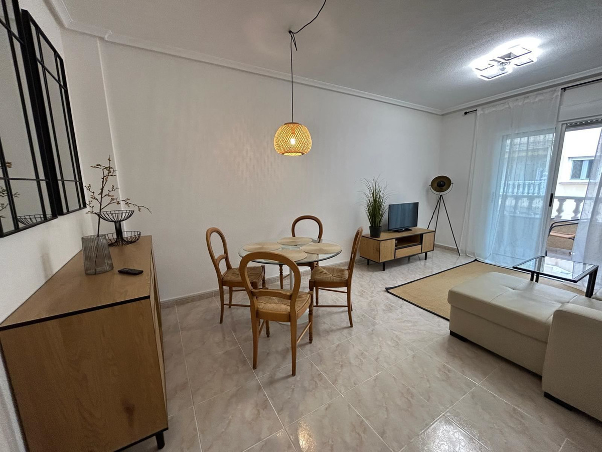 For sale - 2 Bedroom 2 Bathroom Apartment - Middle Floor Apartment in Torrevieja - Torrevieja Centro  - Alicante