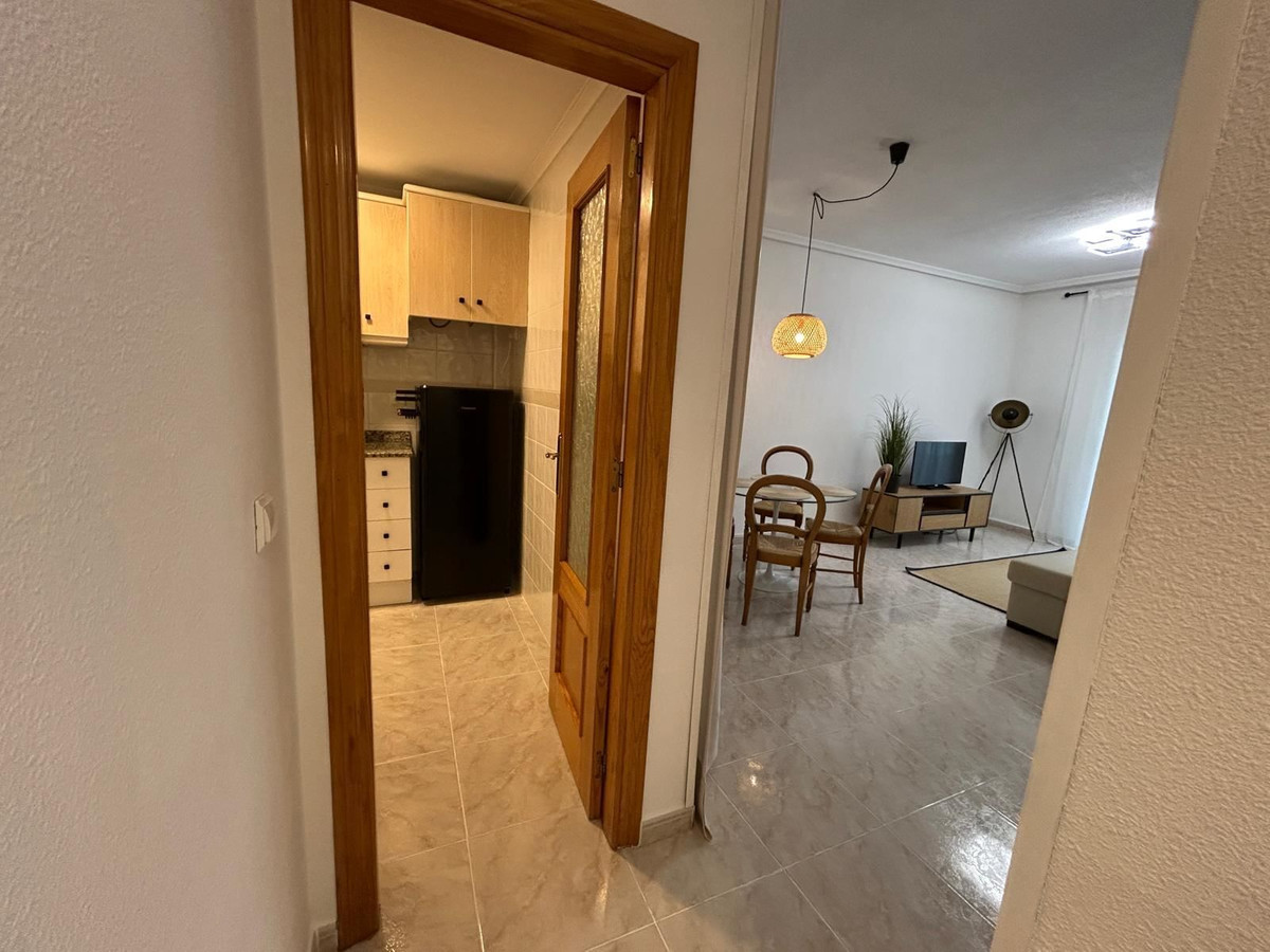 For sale - 2 Bedroom 2 Bathroom Apartment - Middle Floor Apartment in Torrevieja - Torrevieja Centro  - Alicante